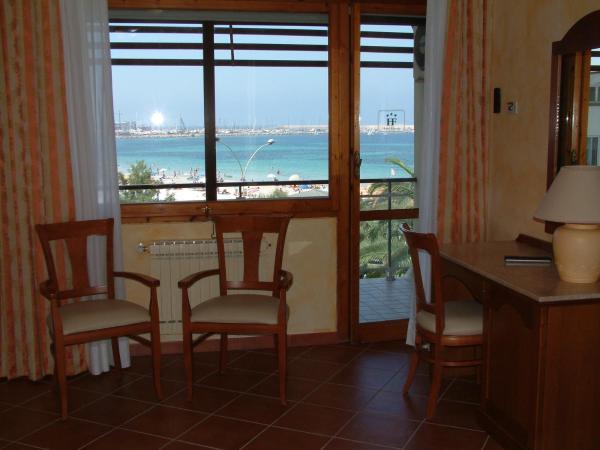 Hotel Florida : photo 3 de la chambre chambre quadruple - vue sur mer ou piscine
