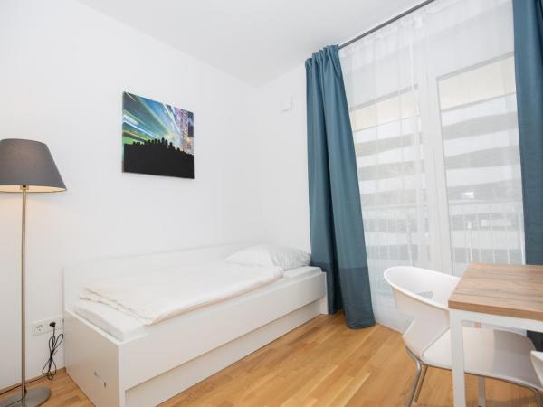 My room serviced apartment-Messe : photo 6 de la chambre appartement avec balcon