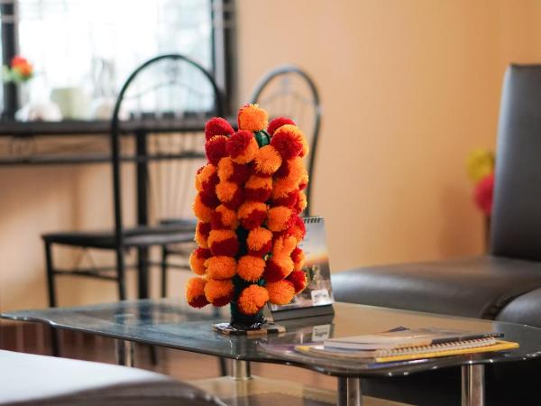 Hotel Mountain View - Lakeside Pokhara : photo 8 de la chambre appartement avec vue sur la montagne