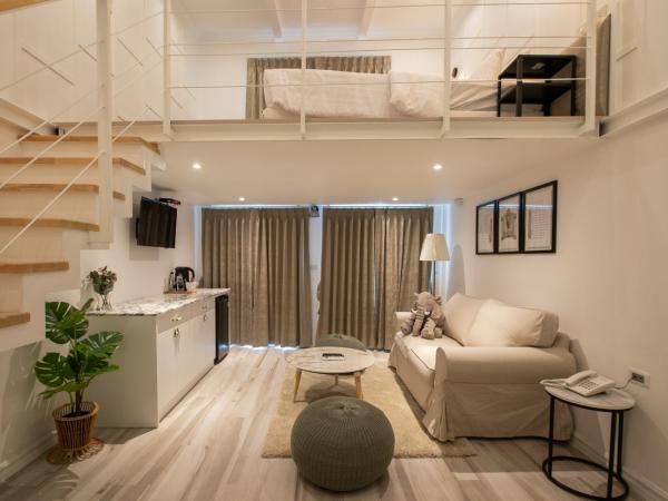 White Ivory Bed And Breakfast : photo 9 de la chambre duplex avec balcon