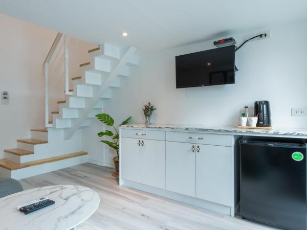 White Ivory Bed And Breakfast : photo 3 de la chambre duplex avec balcon