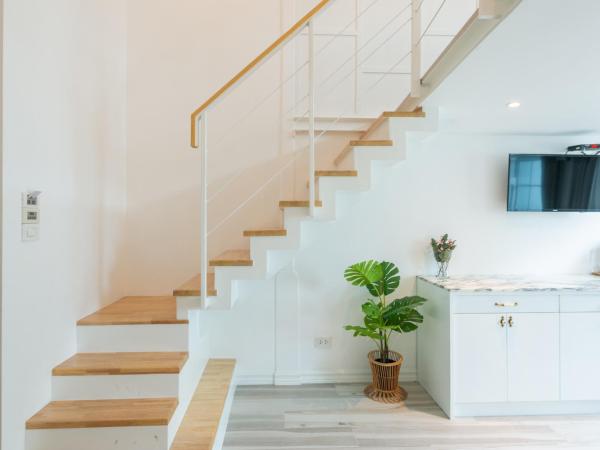 White Ivory Bed And Breakfast : photo 2 de la chambre duplex avec balcon