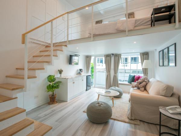 White Ivory Bed And Breakfast : photo 1 de la chambre duplex avec balcon