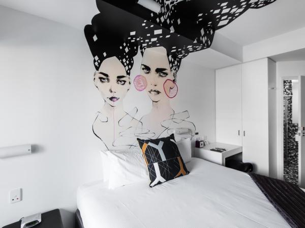 Majestic Minima Hotel : photo 2 de la chambre unique art room