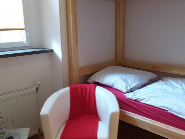 Living in the Box : photo 3 de la chambre petite chambre lits jumeaux