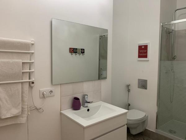 Old Town Lx Suites : photo 4 de la chambre appartement avec balcon