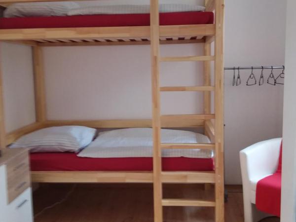 Living in the Box : photo 3 de la chambre petite chambre lits jumeaux