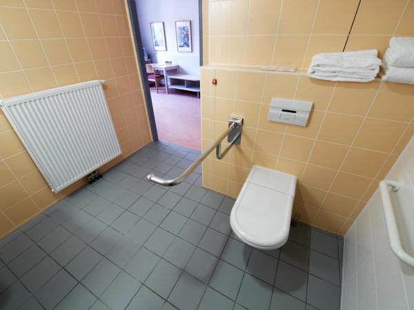 Hotel Kolping Wien Zentral : photo 5 de la chambre chambre double - accessible aux personnes à mobilité réduite