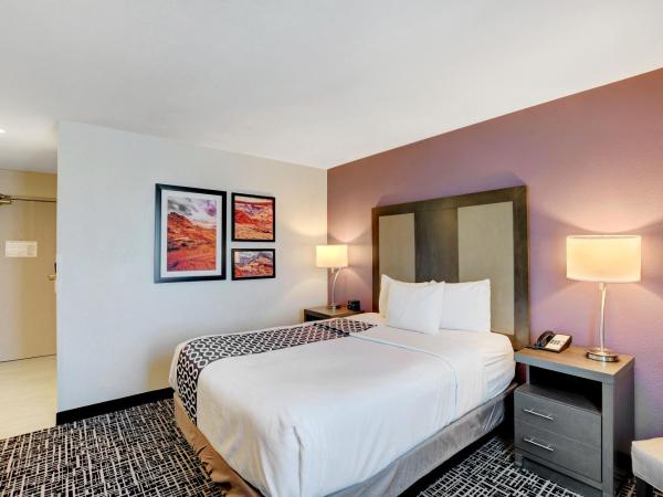 La Quinta Inn & Suites by Wyndham Las Vegas Nellis : photo 1 de la chambre chambre lit queen-size deluxe