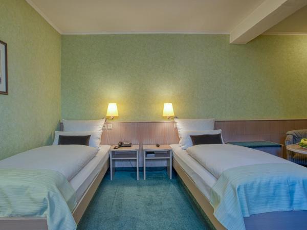 Hotel Kischers Landhaus : photo 1 de la chambre chambre double ou lits jumeaux avec douche