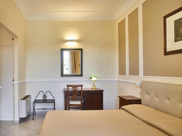 Albergo Chiusarelli : photo 5 de la chambre chambre double avec balcon