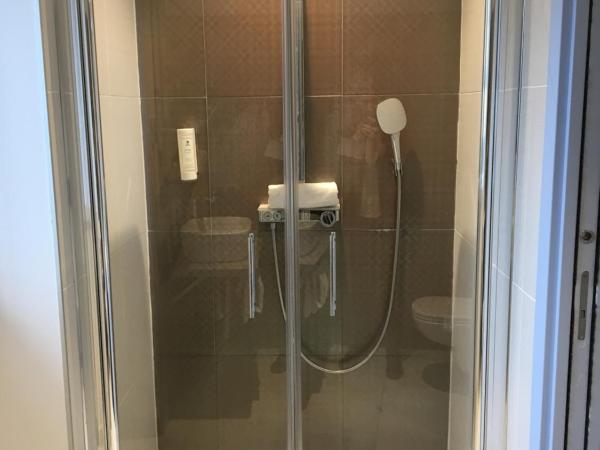 Hôtel Boutique Richelieu, Lyon Gare Part-Dieu : photo 3 de la chambre chambre double supérieure avec 2 lits simples et balcon