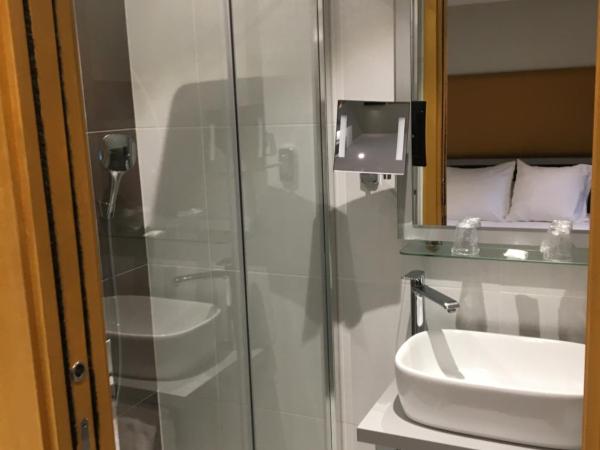 Hôtel Boutique Richelieu, Lyon Gare Part-Dieu : photo 5 de la chambre chambre lit king-size exécutive avec balcon