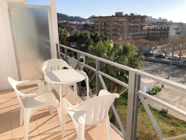 Marina Tossa : photo 3 de la chambre chambre triple avec balcon