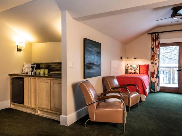 Hotel Broad Ripple : photo 3 de la chambre chambre familiale avec balcon
