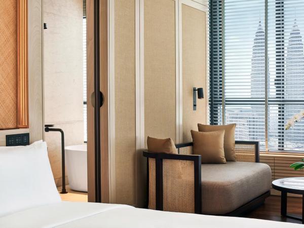 The RuMa Hotel and Residences : photo 3 de la chambre suite deluxe - vue sur klcc