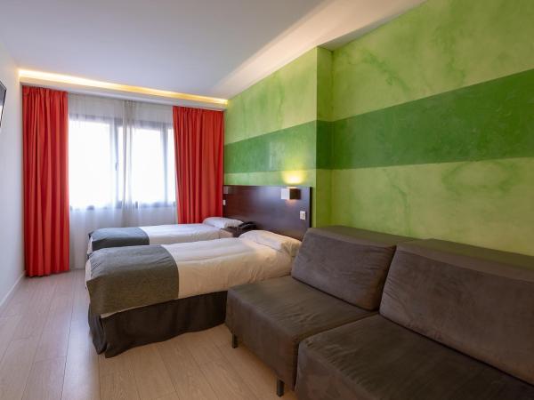 Apartamentos Recoletos : photo 8 de la chambre chambre familiale