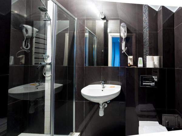 Dworek Jabłonna : photo 3 de la chambre chambre quadruple standard