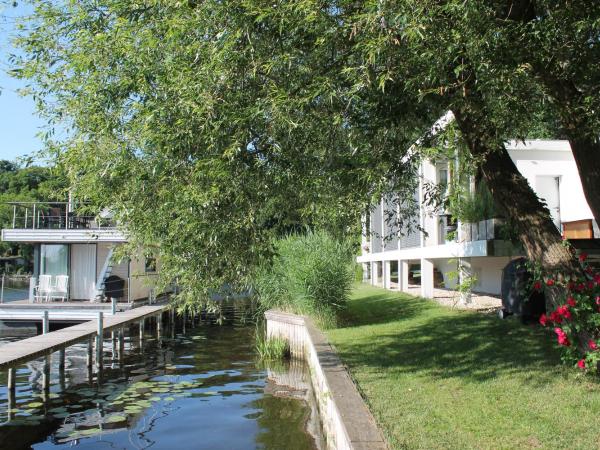 Haus direkt am See : photo 2 de la chambre maison de vacances - au bord de l’eau
