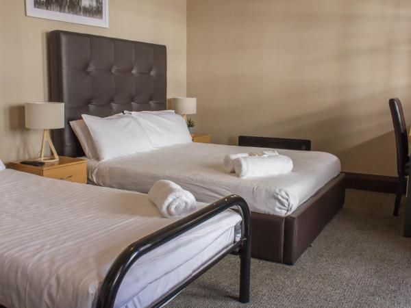 Campsie Hotel : photo 6 de la chambre chambre triple avec balcon