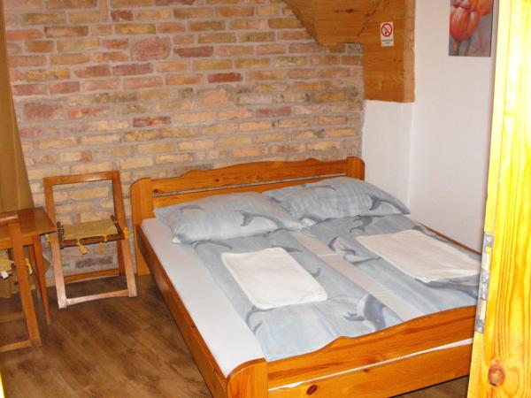 Hungaria Guesthouse : photo 1 de la chambre chambre double ou lits jumeaux