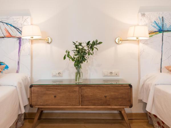 Hotel Alcántara : photo 3 de la chambre chambre double ou lits jumeaux avec lit d'appoint