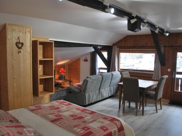 Chalet l'Aiglon : photo 9 de la chambre chambre quadruple - vue sur montagnes