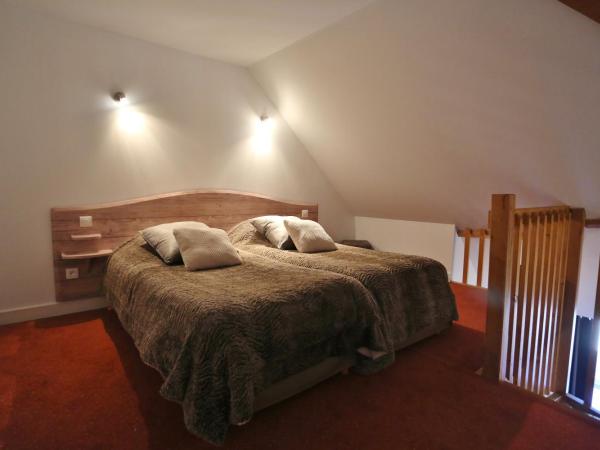 Best Western Le Pont d'Or : photo 9 de la chambre chambre familiale avec 1 lit double 2 lits jumeaux et cuisine
