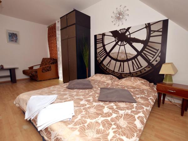 Hostel Madeira : photo 10 de la chambre chambre double avec balcon (3 adultes)