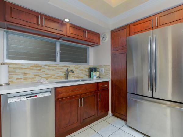 Castle Waikīkī Shore : photo 6 de la chambre suite 1 chambre avec vue sur le parc