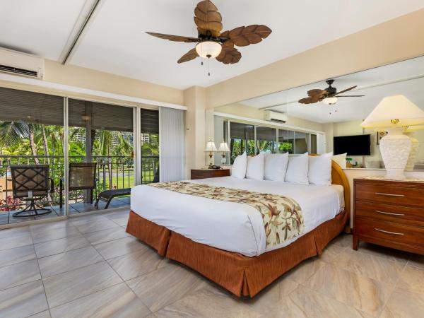 Castle Waikīkī Shore : photo 1 de la chambre suite 1 chambre avec vue sur le parc