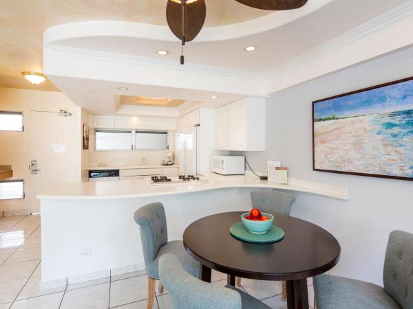 Castle Waikīkī Shore : photo 8 de la chambre suite 1 chambre avec vue sur le parc