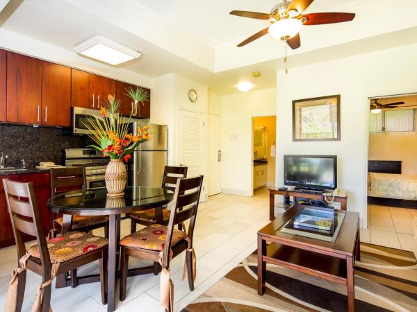 Castle Waikīkī Shore : photo 2 de la chambre suite 1 chambre avec vue sur le parc