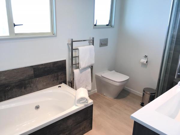 Baycourt Lakefront Motel : photo 10 de la chambre appartement - vue sur lac