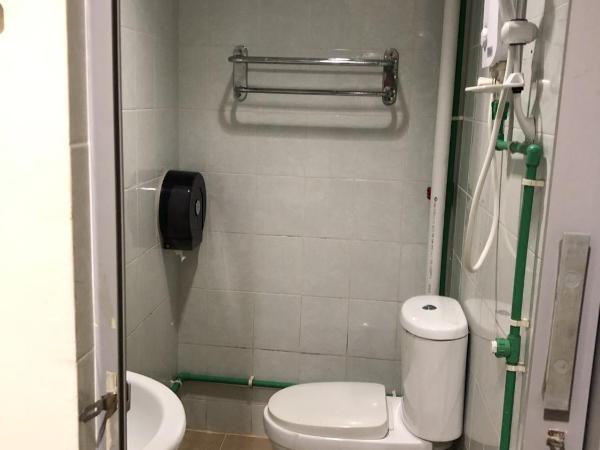 Snooze Inn @Dunlop Street : photo 2 de la chambre chambre familiale (4 adultes) avec salle de bains privative