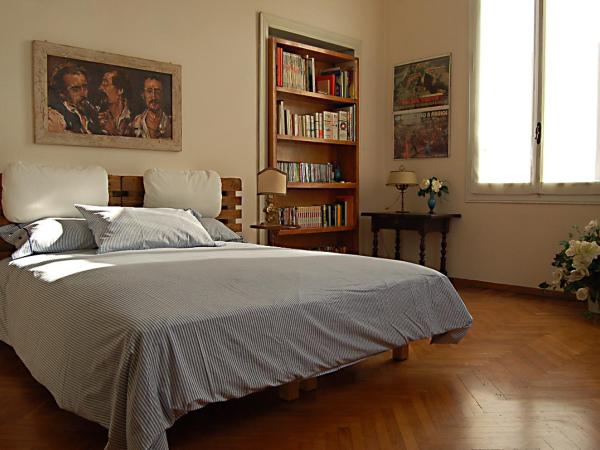 Italy Prestigious Guest House : photo 5 de la chambre chambre double ou lits jumeaux avec salle de bains privative externe