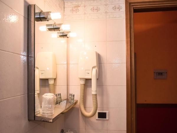 Hotel Corallo : photo 5 de la chambre chambre triple Économique