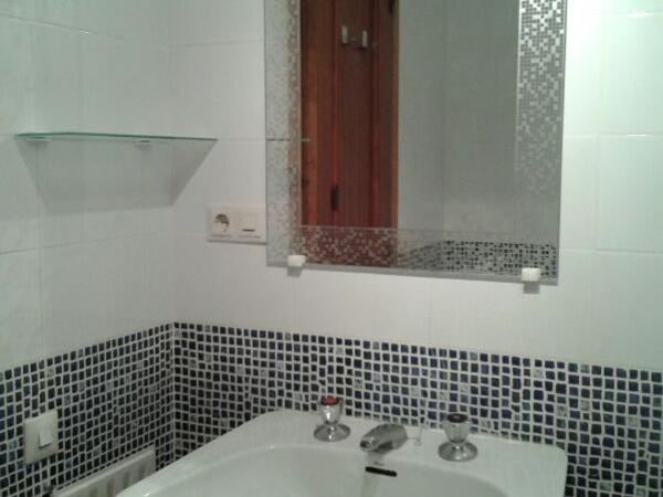 Pensión Room Pamplona : photo 5 de la chambre chambre double ou lits jumeaux avec salle de bains privative externe