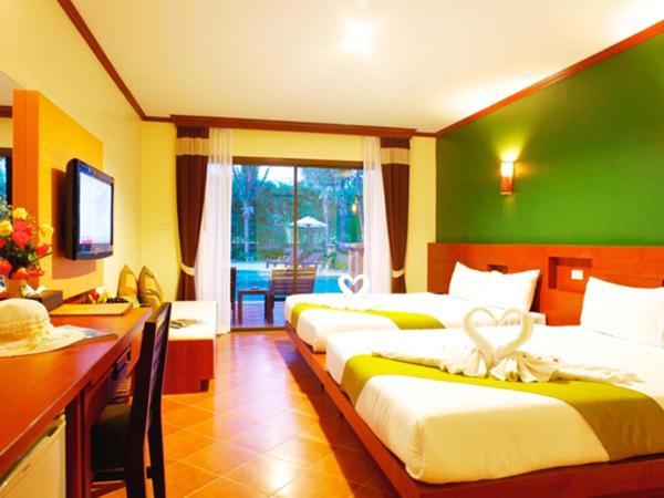Fanari Khaolak Resort - Courtyard SHA Extra Plus : photo 2 de la chambre chambre double deluxe avec accès piscine