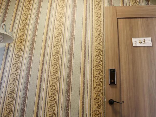 Trip & Sleep Hostel : photo 3 de la chambre chambre lits jumeaux avec salle de bains commune