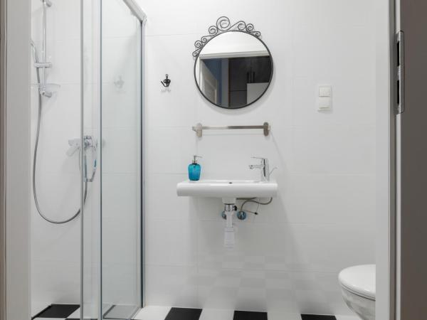 MoHo XL : photo 3 de la chambre chambre double ou lits jumeaux avec salle de bains privative