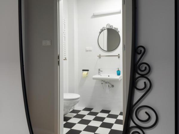 MoHo XL : photo 4 de la chambre chambre double ou lits jumeaux avec salle de bains