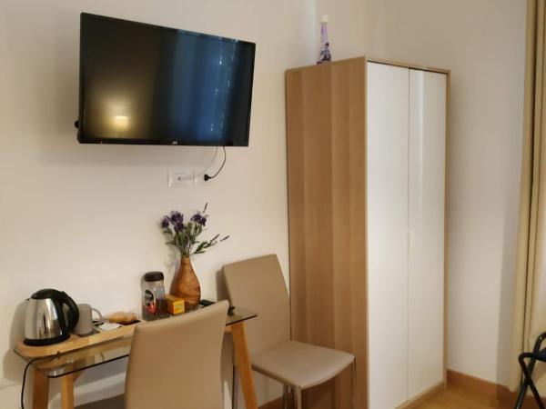 San Polo Star : photo 6 de la chambre chambre triple confort avec douche et salle de bains privative