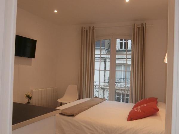 au Claire de lune : photo 3 de la chambre chambre double confort avec balcon