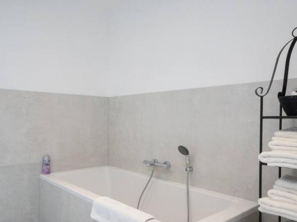 B&B Valkenbos : photo 8 de la chambre chambre lits jumeaux avec salle de bains commune