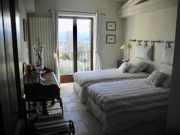 OUSTAU DE PIERA : photo 2 de la chambre chambre double ou lits jumeaux deluxe - vue sur montagne