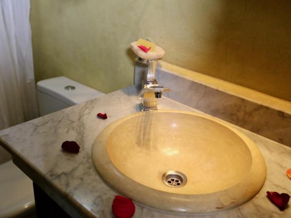 Riad Toyour- Riad of birds : photo 6 de la chambre suite l'effraie