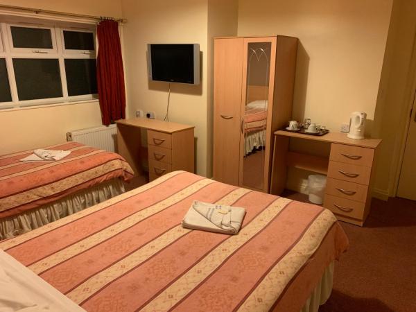 Belmont Hotel : photo 2 de la chambre chambre triple avec salle de bains privative