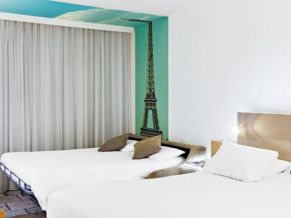 Mercure Paris Vaugirard Porte De Versailles : photo 3 de la chambre chambre supérieure avec 1 lit double et 1 canapé-lit double