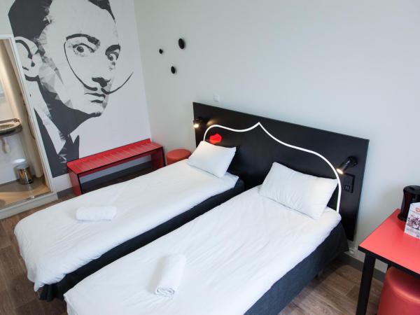 St Christopher's Inn Paris - Gare du Nord : photo 1 de la chambre chambre lits jumeaux avec salle de bains privative